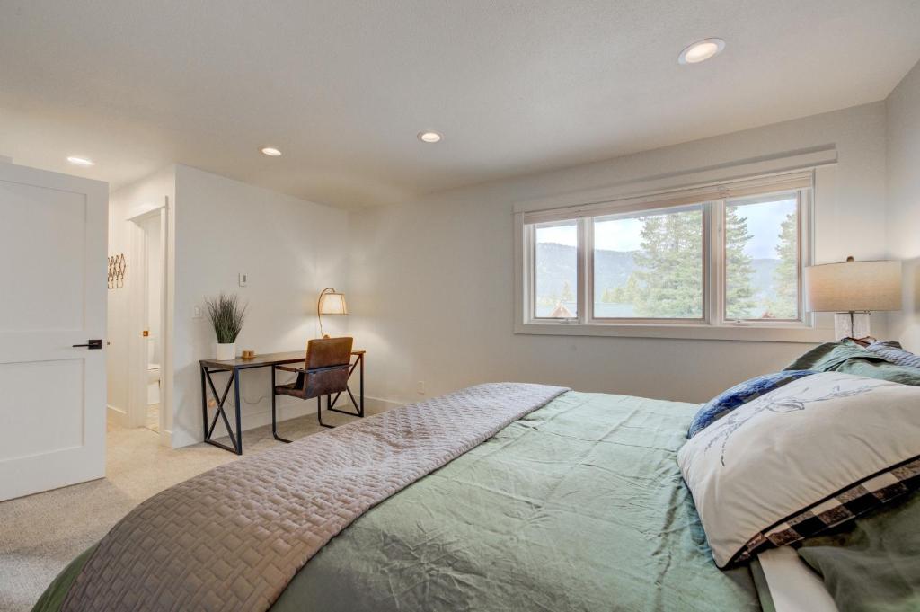 Newly Updated! Hot tub/pool! Mountain View! Pets! - Image 7