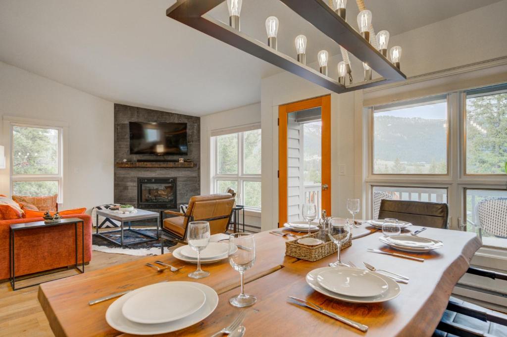 Newly Updated! Hot tub/pool! Mountain View! Pets! - Image 6