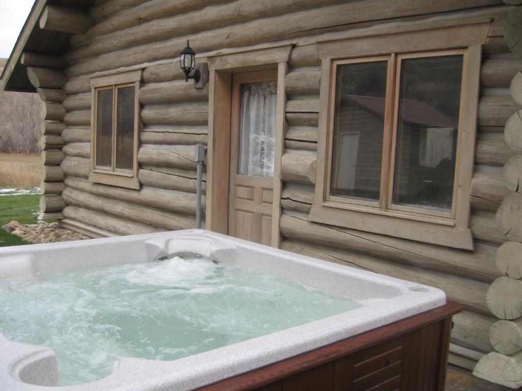 Hot Tub (Jacuzzi) - Photo 4