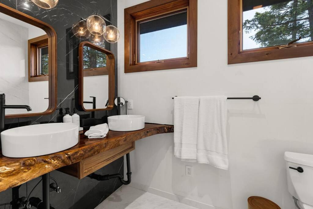 Modern Mountain Lake House - Image 7