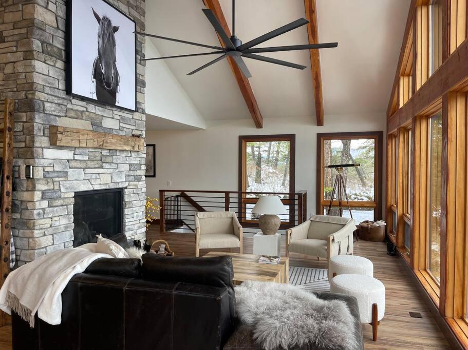 Modern Mountain Lake House - Image 5