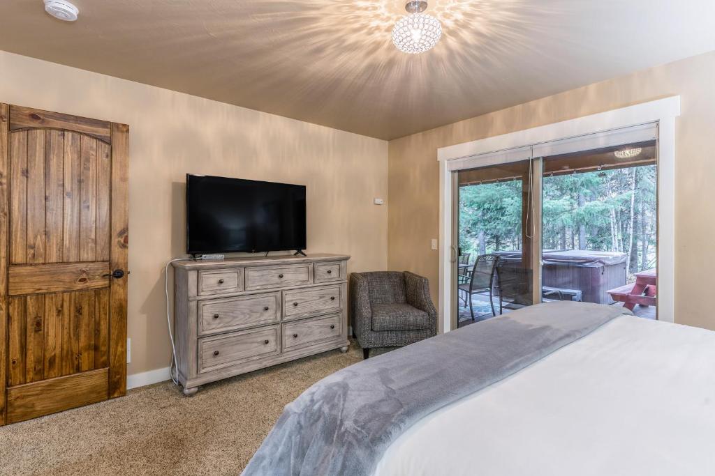 Hot Tub (Jacuzzi) - Photo 2