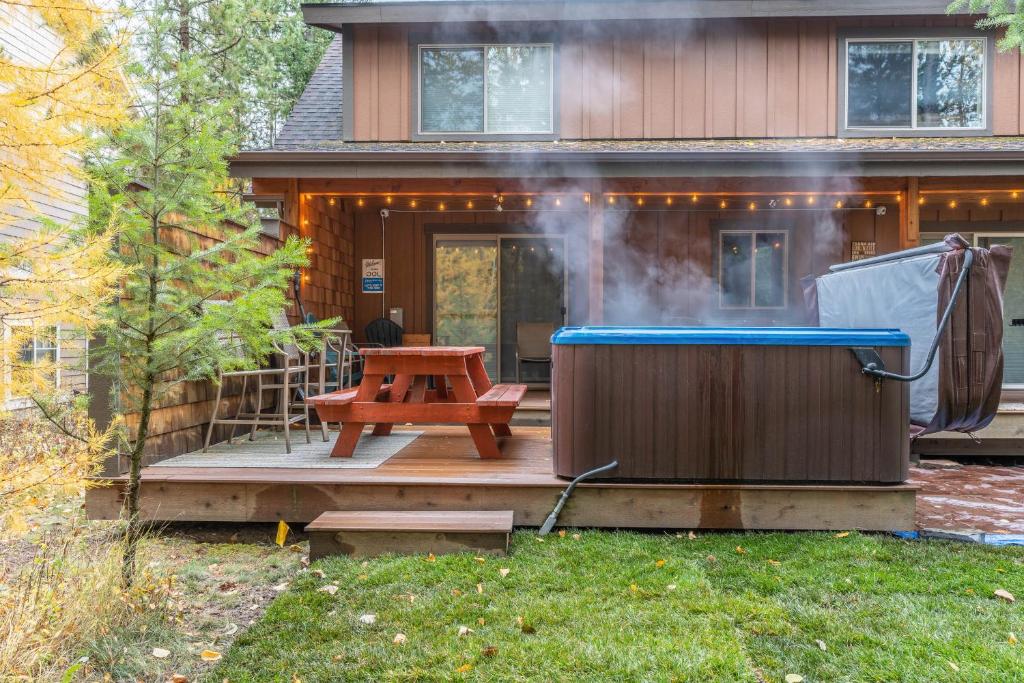 Hot Tub (Jacuzzi) - Photo 8