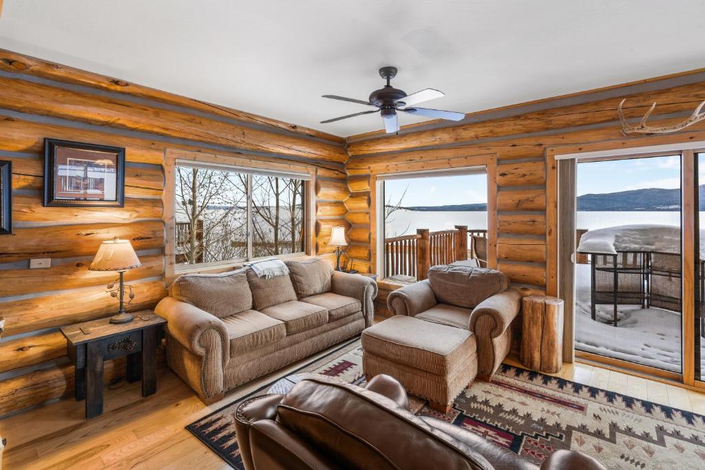 Hot Tub (Jacuzzi) - Photo 2