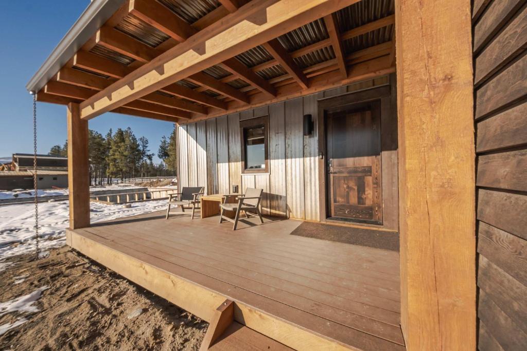 Wilderness Club Nest - Modern Cabin Retreat for 9 with Hot Tub - Image 6