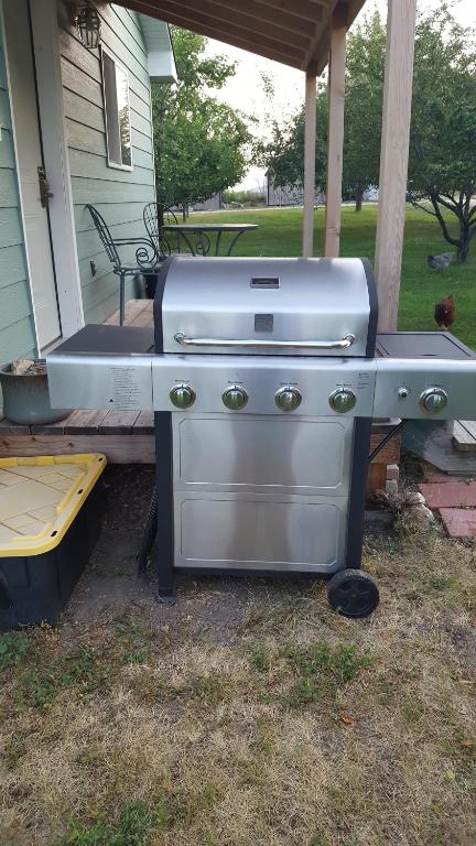 Peaceful Vacation Getaway, Private Yard, Hot Tub, 360 Views, Cozy Cottage in the heart of the Bitterroot Valley, Sage Cottage 406 - Image 5