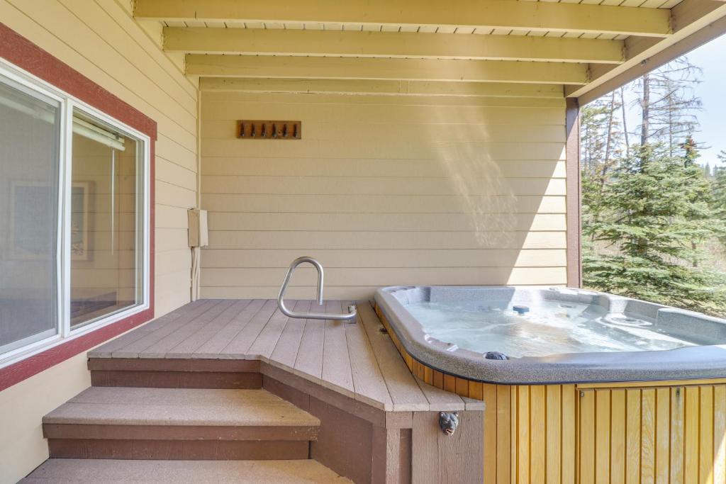 Hot Tub (Jacuzzi) - Photo 2