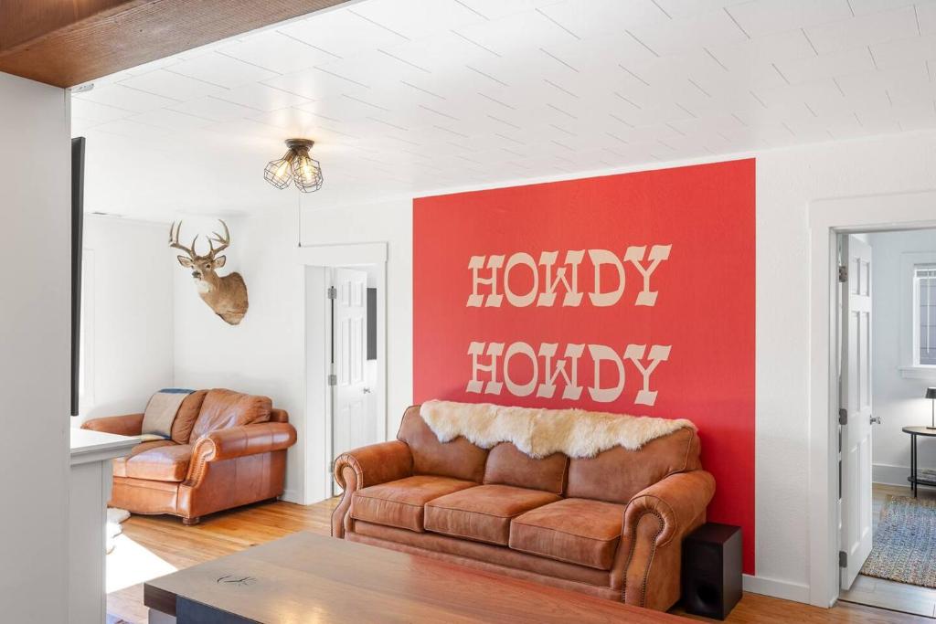 Hot Tub 4 Baths Montana Themed Bike To Downtown - Image 7