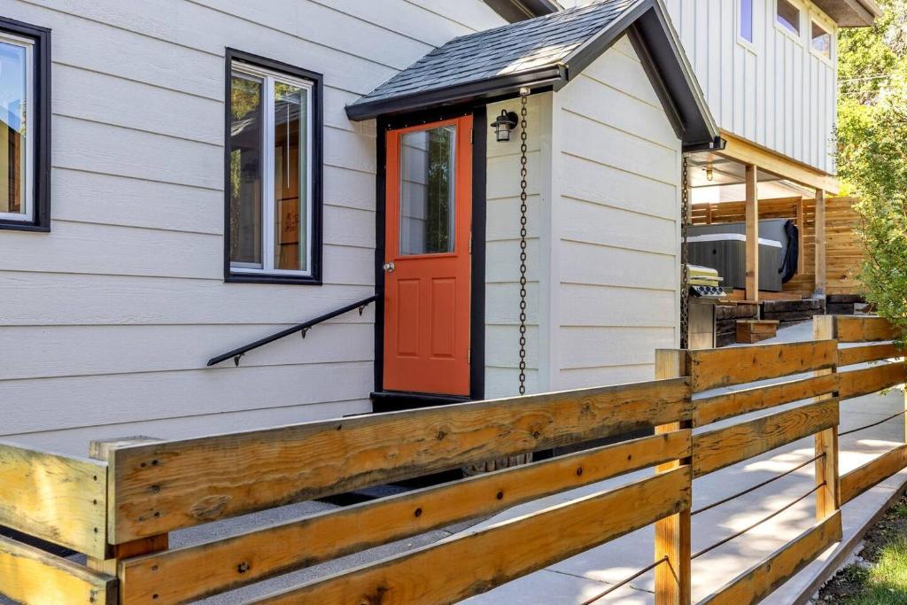 Hot Tub 4 Baths Montana Themed Bike To Downtown