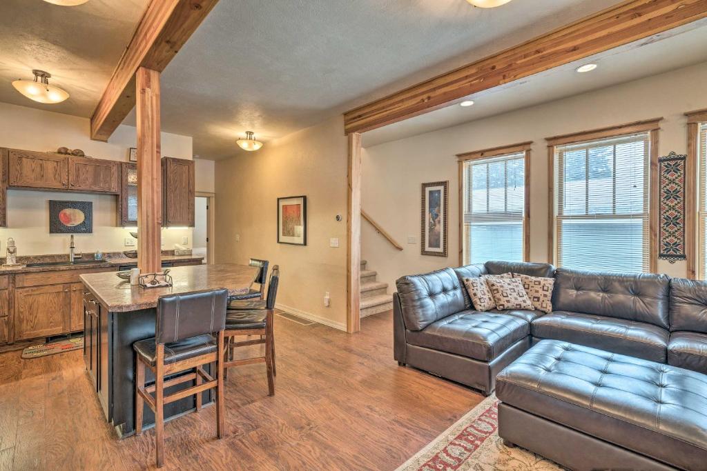 Updated Townhome with Hot Tub - Walk to Downtown! - Image 4