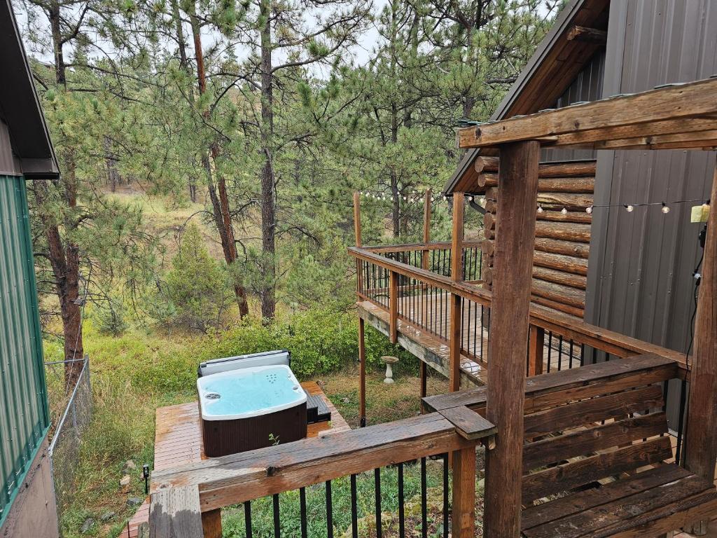 cabin in the woods with Hottub