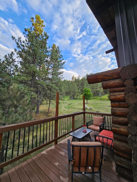 cabin in the woods with Hottub - Image 6