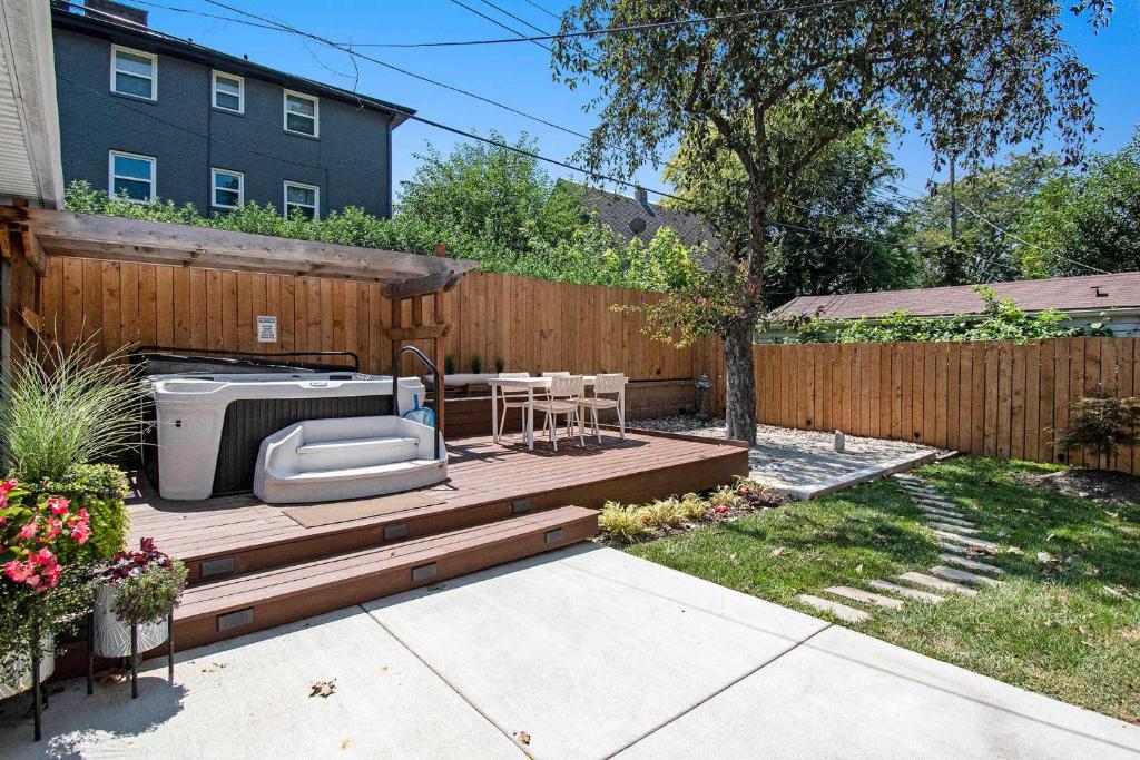 Hot Tub (Jacuzzi) - Photo 6