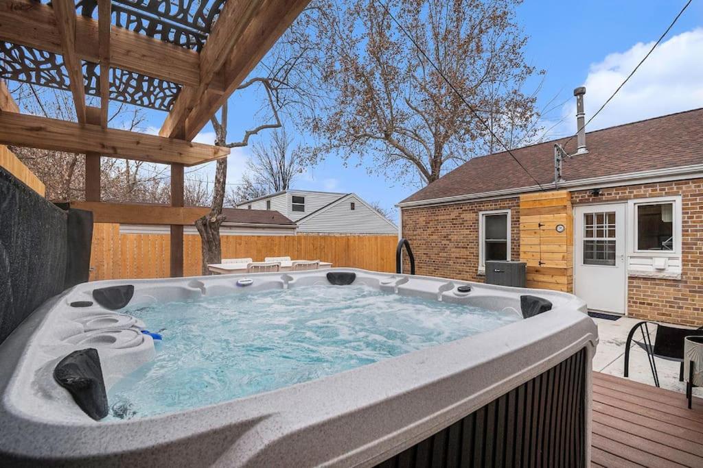 Relaxing Spot with Zen Garden & Year-Round Hot Tub