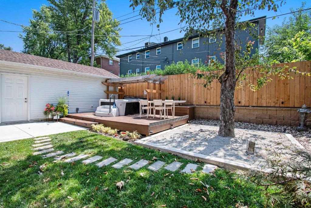 Hot Tub (Jacuzzi) - Photo 9