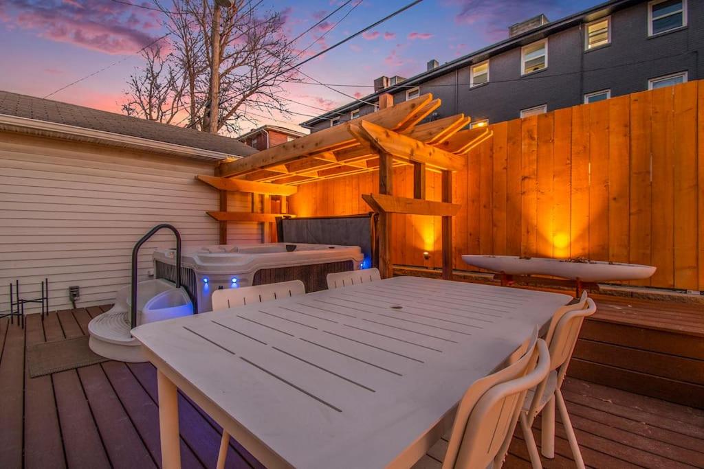 Hot Tub (Jacuzzi) - Photo 4