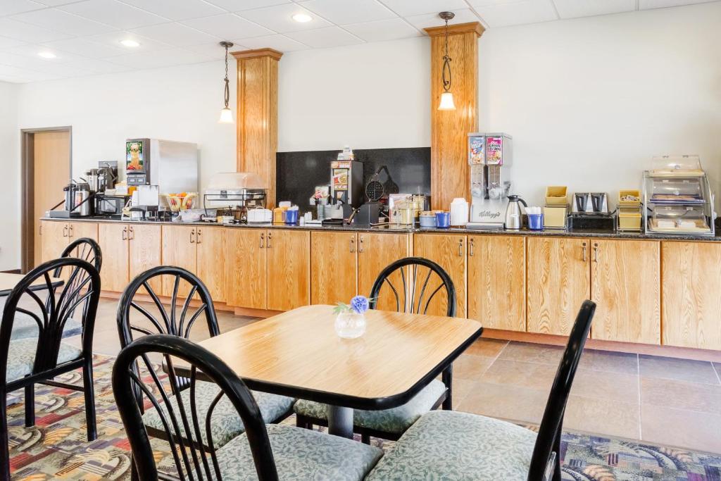 Days Inn by Wyndham Sidney NE - Image 5