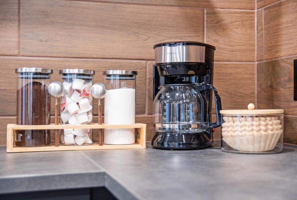 Modern Lux King Suite, cozy Hot tub & Central Omaha! - Image 7