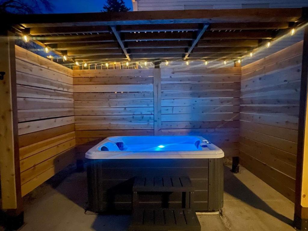 Hot Tub (Jacuzzi) - Photo 10