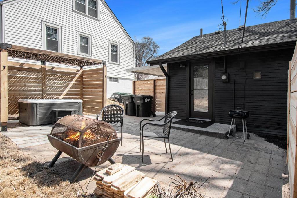 Hot Tub (Jacuzzi) - Photo 3