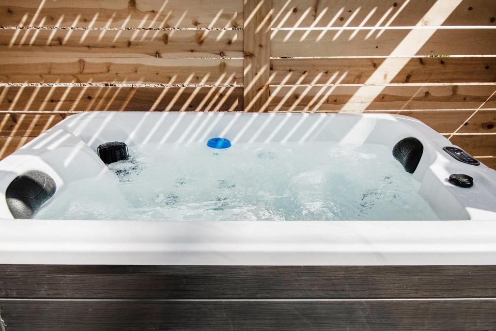 Modern Lux King Suite, cozy Hot tub & Central Omaha!