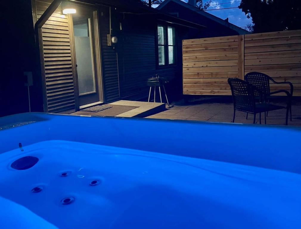 Hot Tub (Jacuzzi) - Photo 5