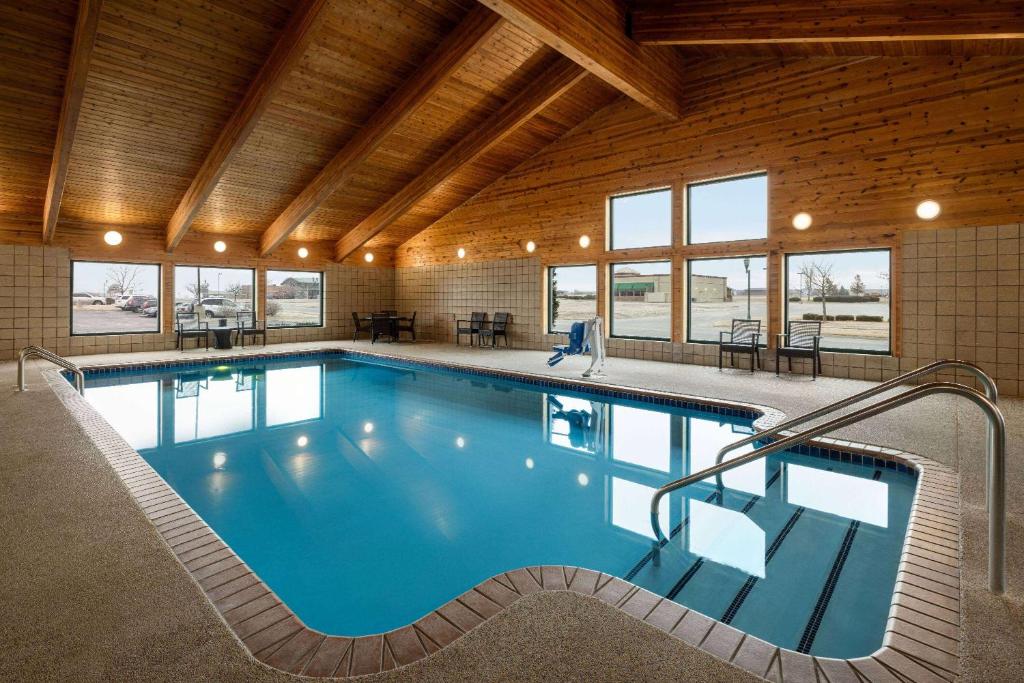 AmericInn by Wyndham Lincoln South - Image 4