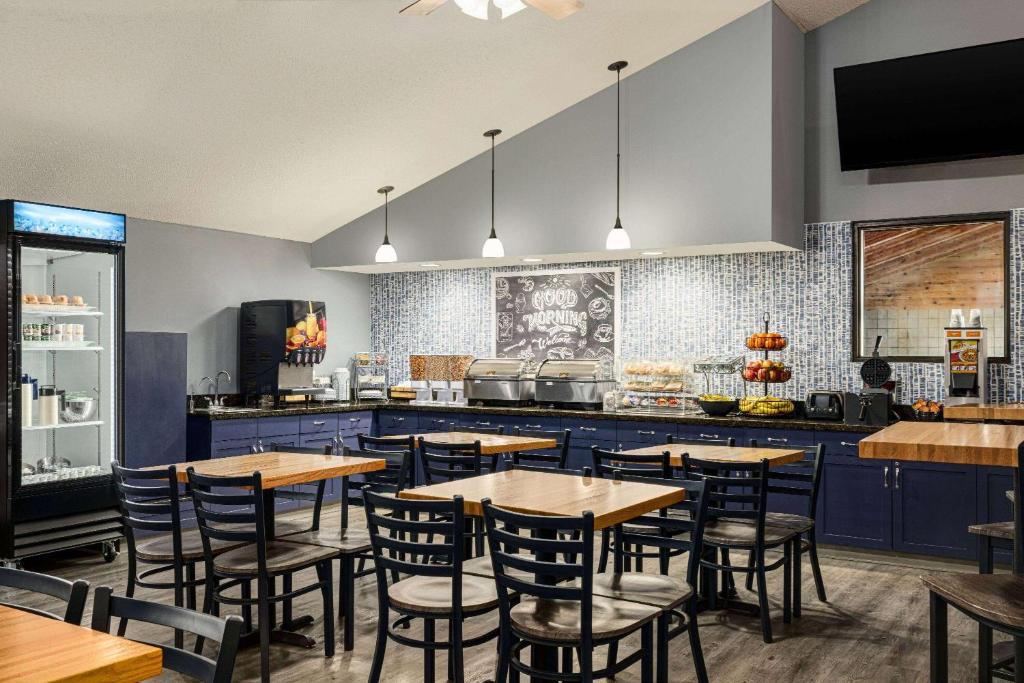 AmericInn by Wyndham Lincoln South - Image 5