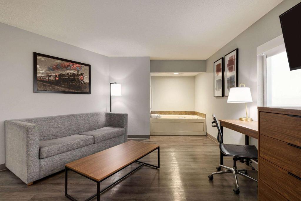 AmericInn by Wyndham Lincoln South