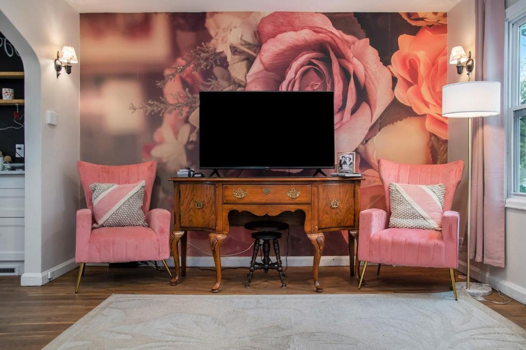 Sweet Rose Cottage A Romantic Getaway - Image 4