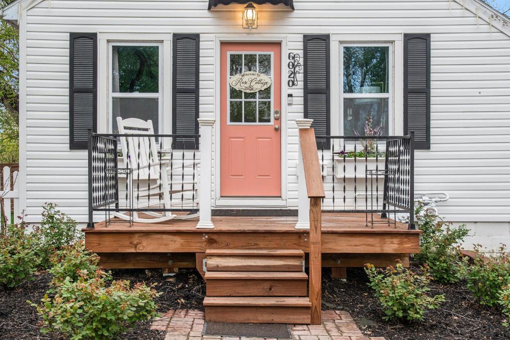 Sweet Rose Cottage A Romantic Getaway - Image 6