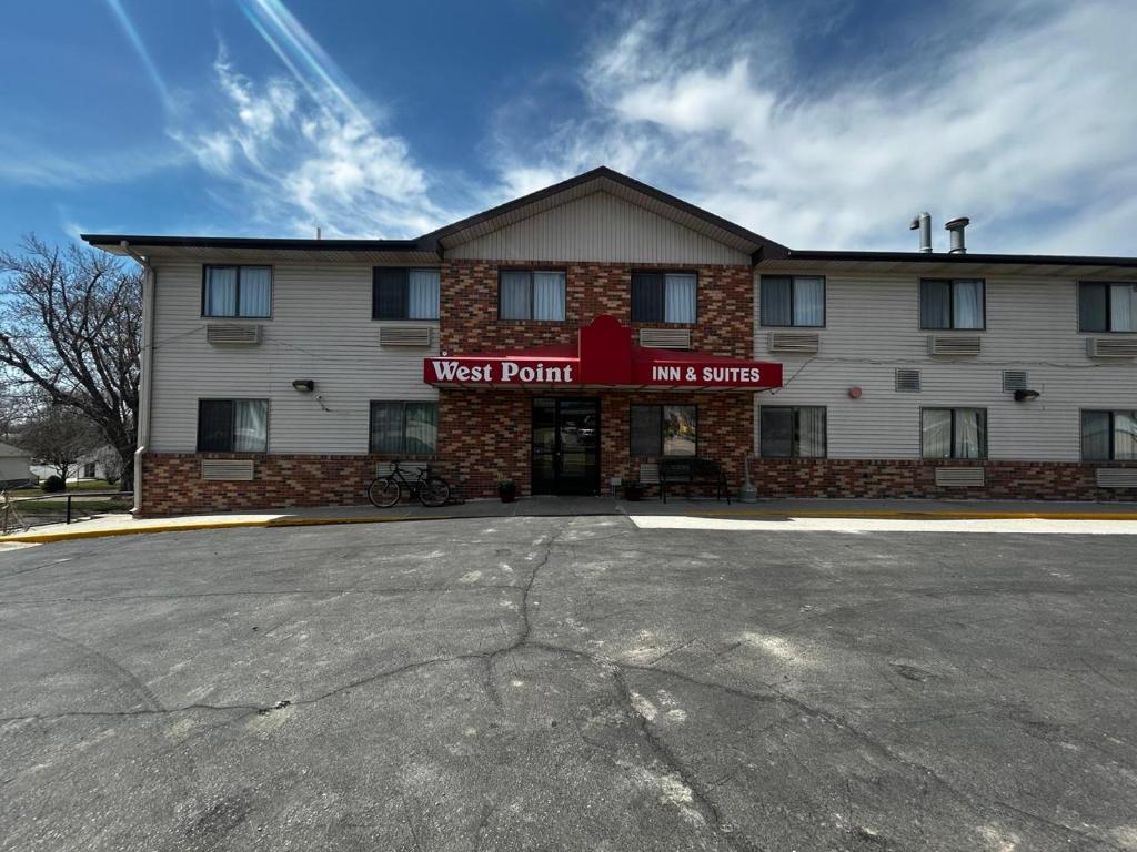 West Point Inn & Suits