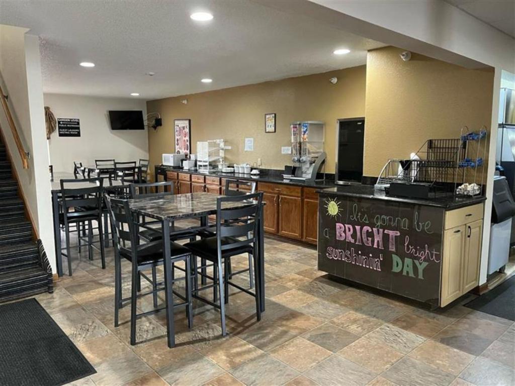 West Point Inn & Suits - Image 4