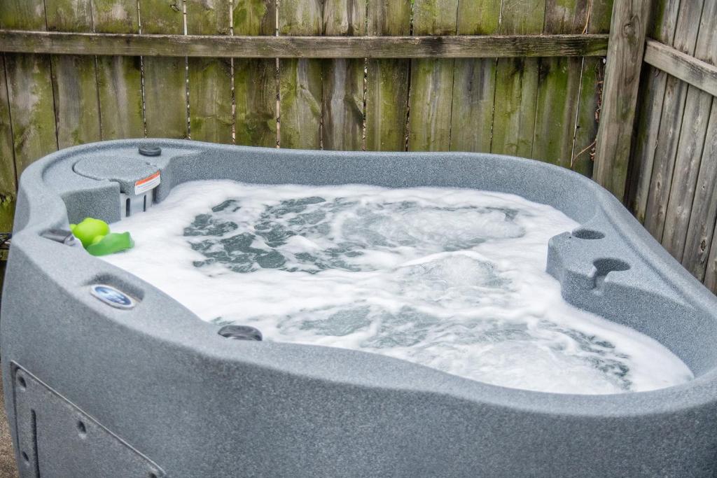 Private Hot Tub & Dundee Charm Close to Attractions