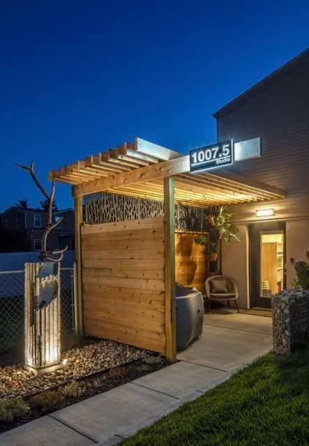 Lux Studio Oasis Hot Tub Cozy Heated Floors