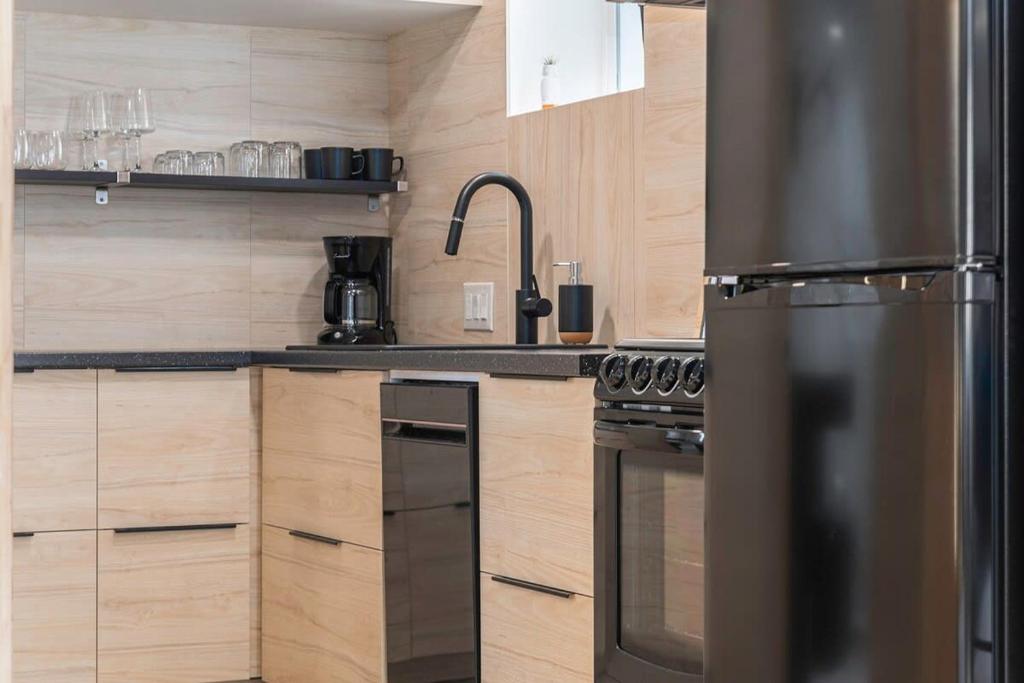 Lux Studio Oasis Hot Tub Cozy Heated Floors - Image 5