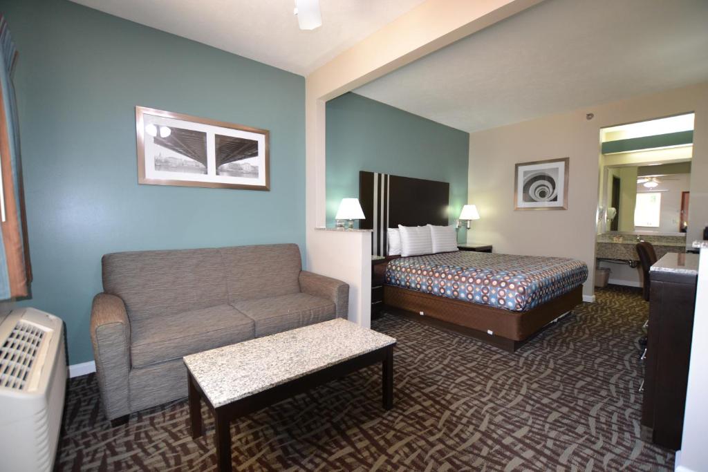 Relax Inn Motel and Suites Omaha - Image 5