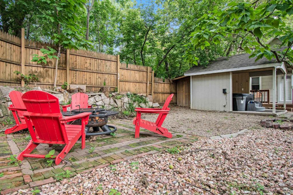 Midtown Spot Lovely Fenced Backyard & Hot Tub - Image 4