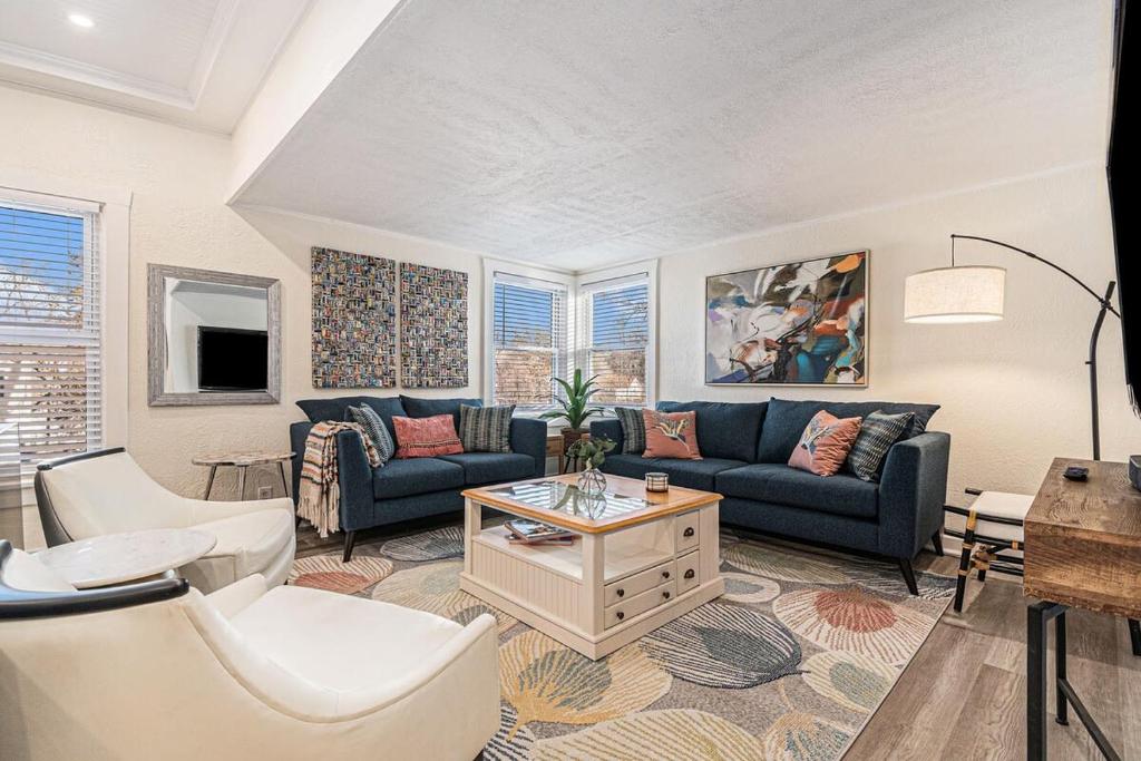 Midtown Spot Lovely Fenced Backyard & Hot Tub - Image 8