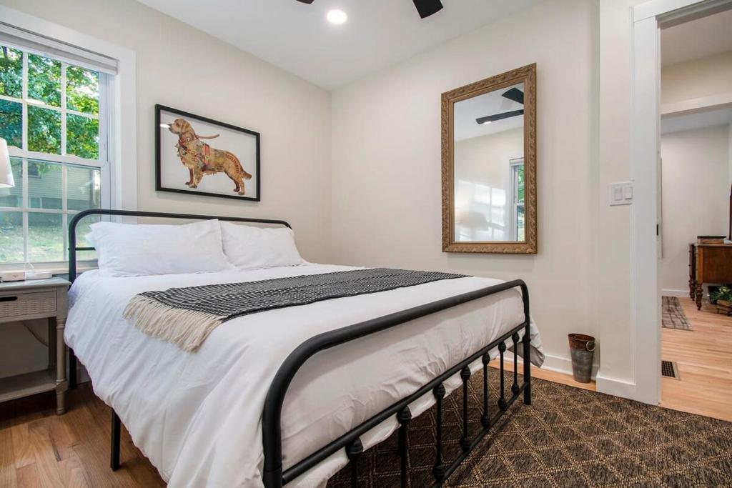 Beautiful Benson Cottage with Year-Round Hot Tub - Image 7