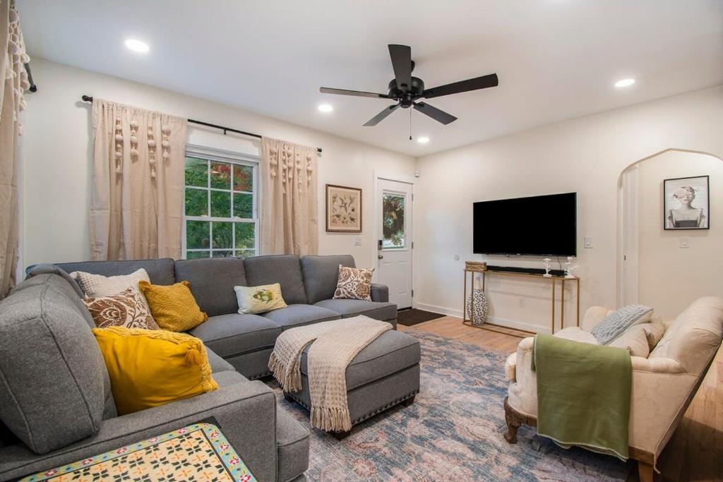 Beautiful Benson Cottage with Year-Round Hot Tub - Image 5