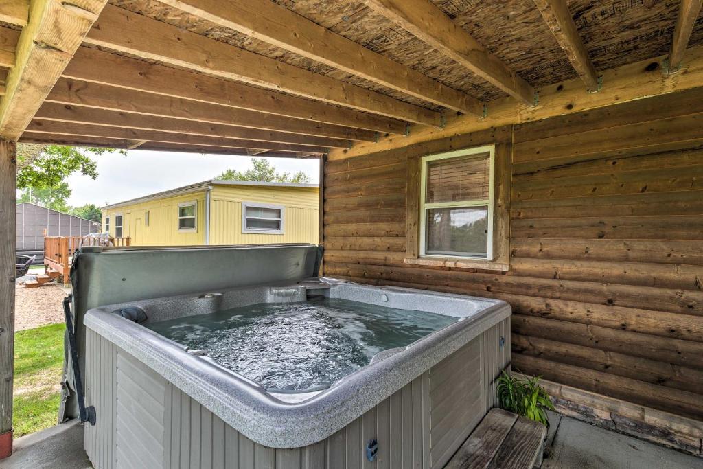 Hot Tub (Jacuzzi) - Photo 4
