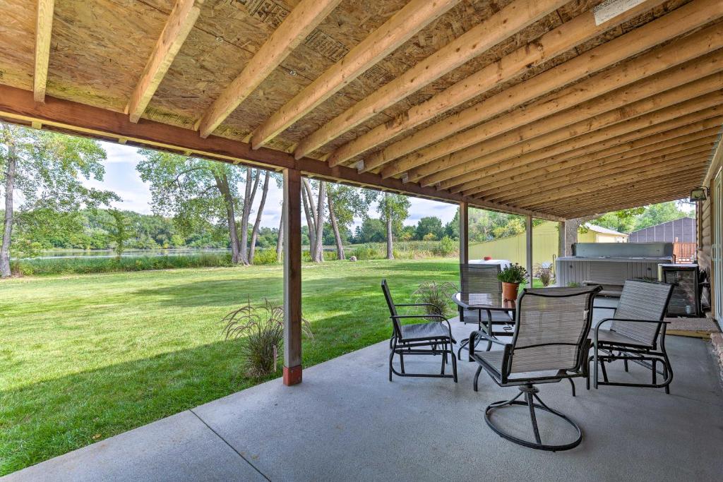 Family Home with Hot Tub - Walk to Johnson Lake!