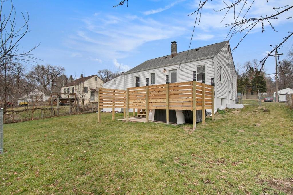 Hot Tub (Jacuzzi) - Photo 4