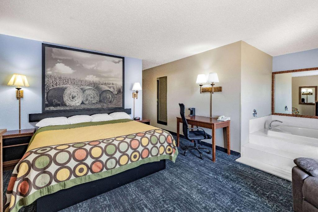 Hot Tub (Jacuzzi) - Photo 3