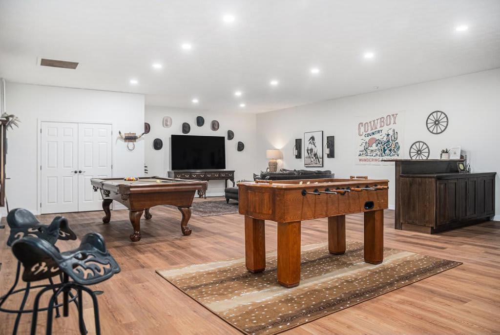 Spacious Ranch with Hot Tub & Game Room - Sleeps 24