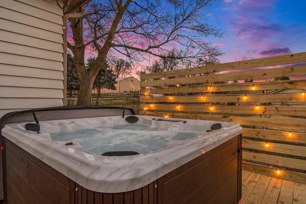 Spacious Ranch with Hot Tub & Game Room - Sleeps 24