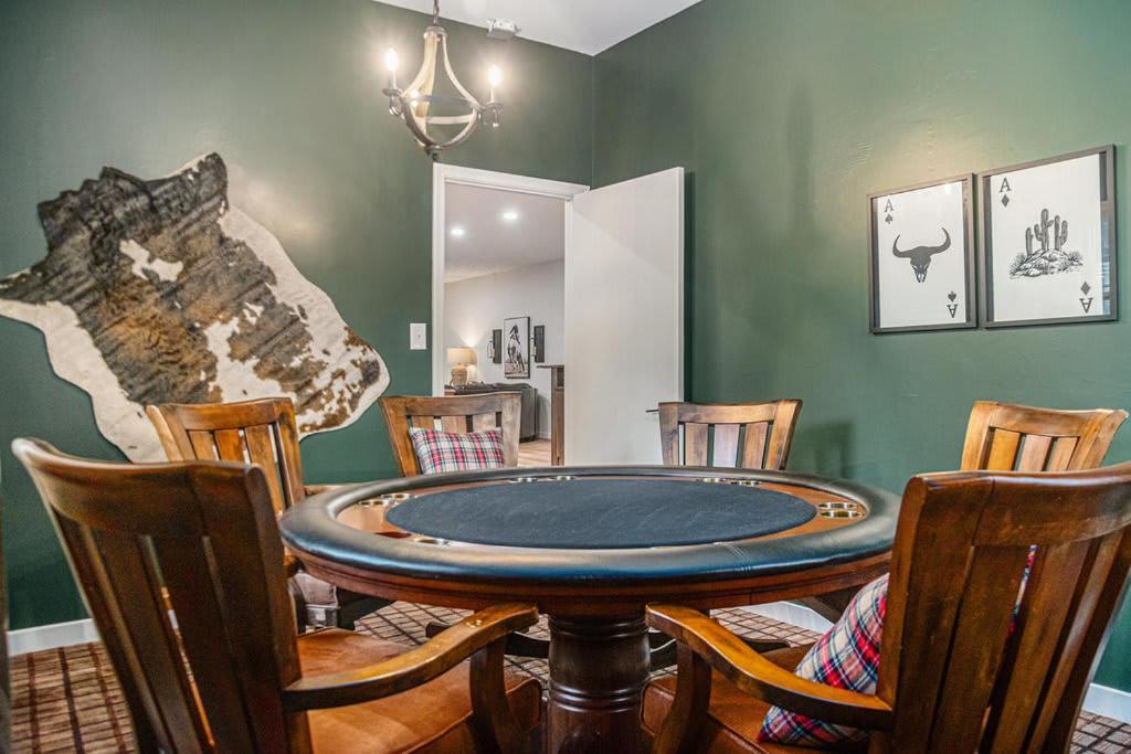 Spacious Ranch with Hot Tub & Game Room - Sleeps 24 - Image 6