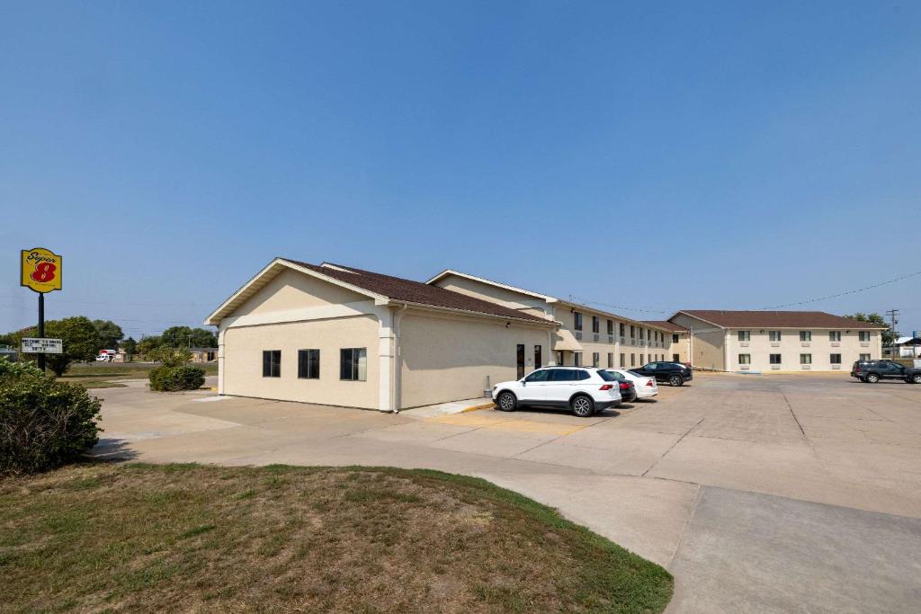 Super 8 by Wyndham O Neill NE - Image 5