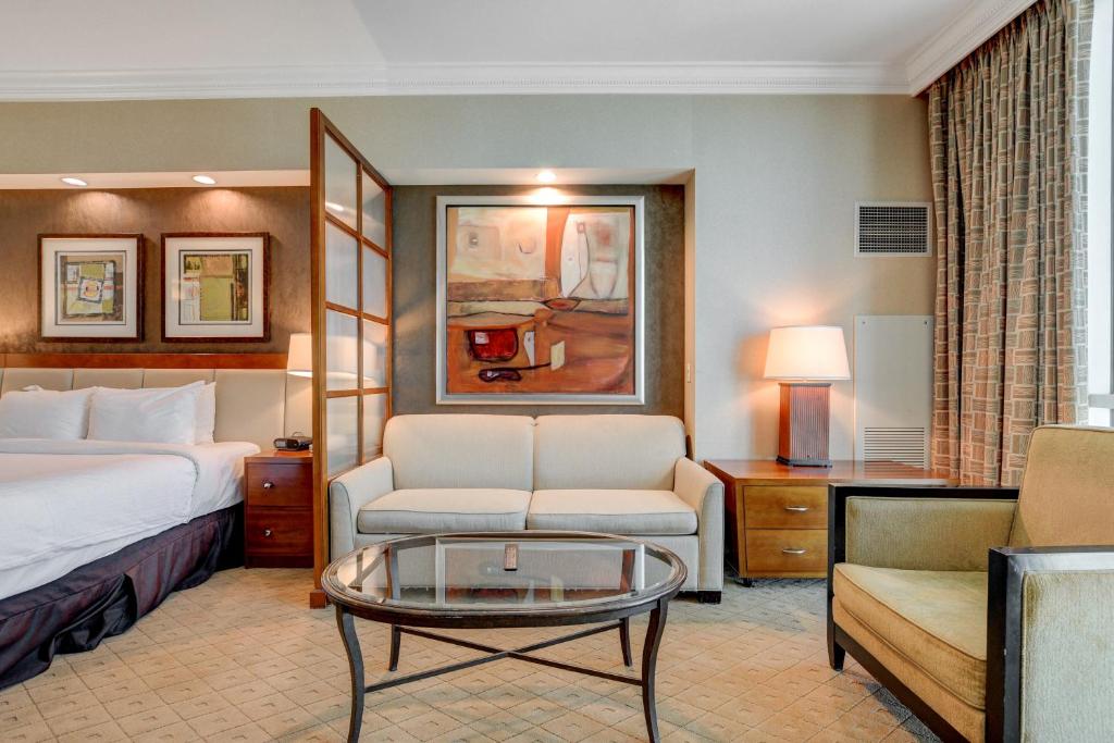 MGM Studio Suite with POOL VIEW Tower 1 - Image 8